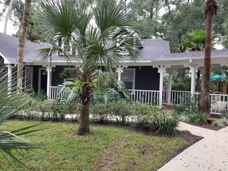 Mimosa Cottage