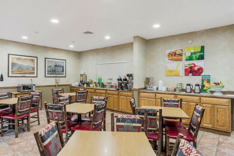 Hotel Quality Inn & Suites