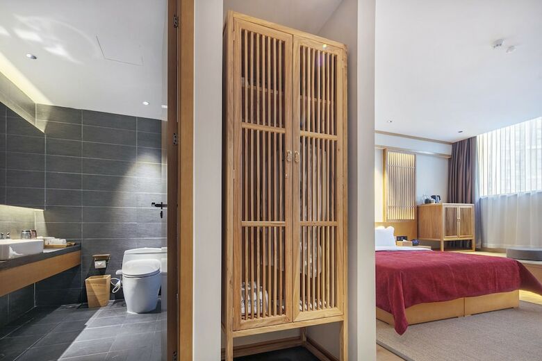 Qianna Yingtang Hotel