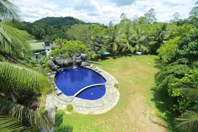 Hotel Thevni Holiday Resort