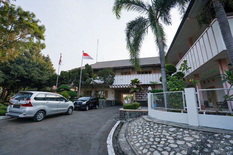 Hostal Oyo 1346 Sinergi Hotel Gresik