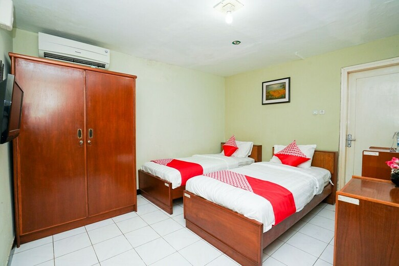 Hostal Oyo 1346 Sinergi Hotel Gresik