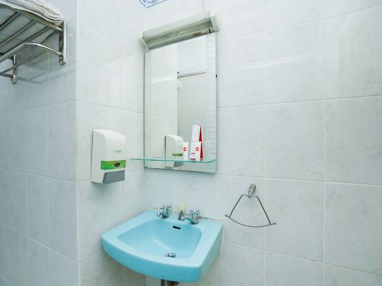 Hostal Oyo 1346 Sinergi Hotel Gresik