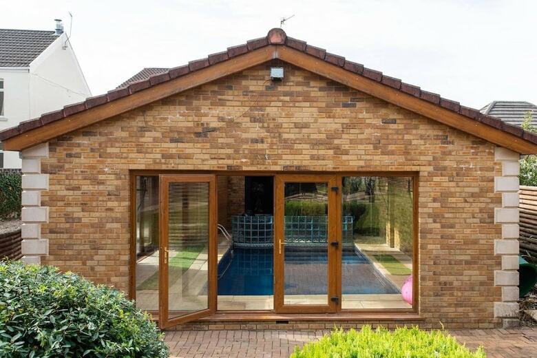 4 Bed House With Swimming Pool And Sauna