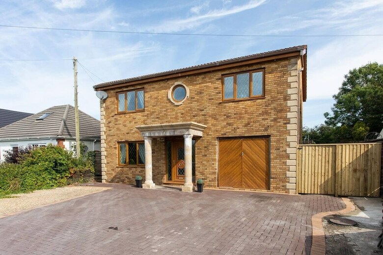 4 Bed House With Swimming Pool And Sauna