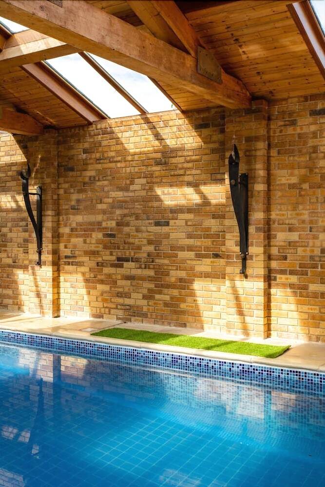 4 Bed House With Swimming Pool And Sauna