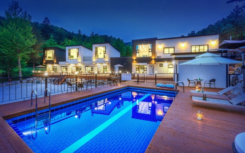 Hotel Ruhen Poolvilla
