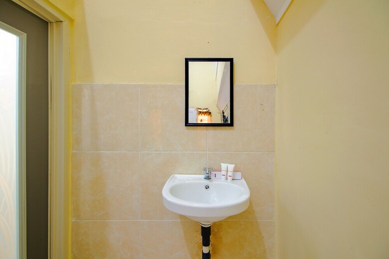 Hotel Oyo 1643 Grand Monica