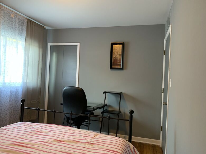 Budget Room In Livonia Guest House
