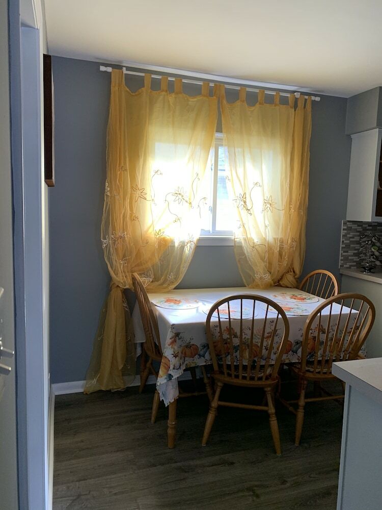 Budget Room In Livonia Guest House