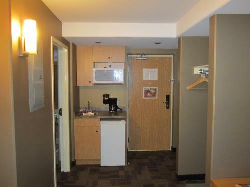 Hotel Woodlands Inn & Suites