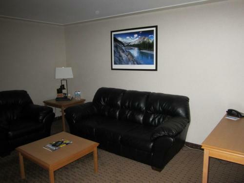 Hotel Woodlands Inn & Suites