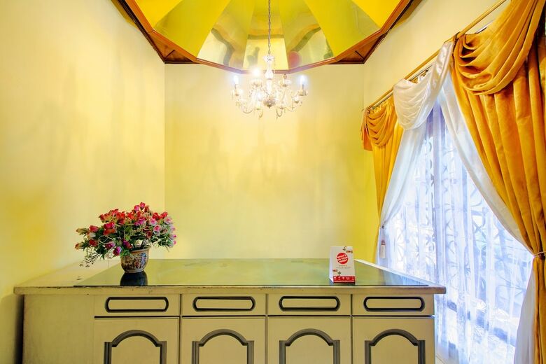 Hostal Oyo 1770 Hotel Mawar Saron 2