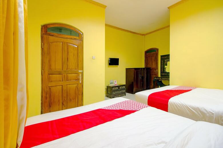 Hostal Oyo 1770 Hotel Mawar Saron 2