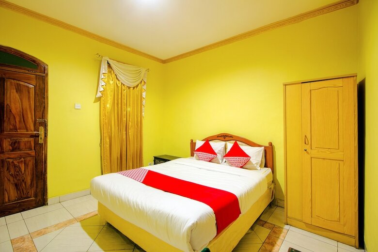 Hostal Oyo 1770 Hotel Mawar Saron 2