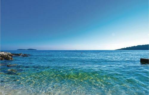 Two-bedroom Apartment With Sea View In Rogoznica