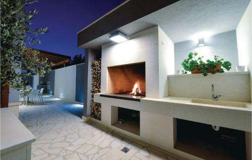 Two-bedroom Apartment With Sea View In Rogoznica