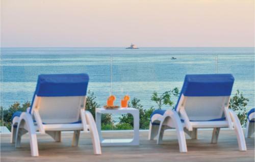 Two-bedroom Apartment With Sea View In Rogoznica