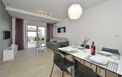 Two-bedroom Apartment With Sea View In Rogoznica