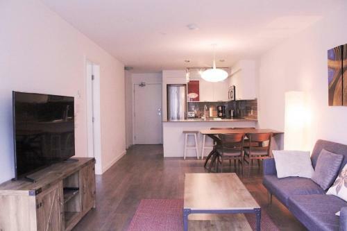Apartamento 1 Br Heritage Condo In Canada's Oldest Chinatown