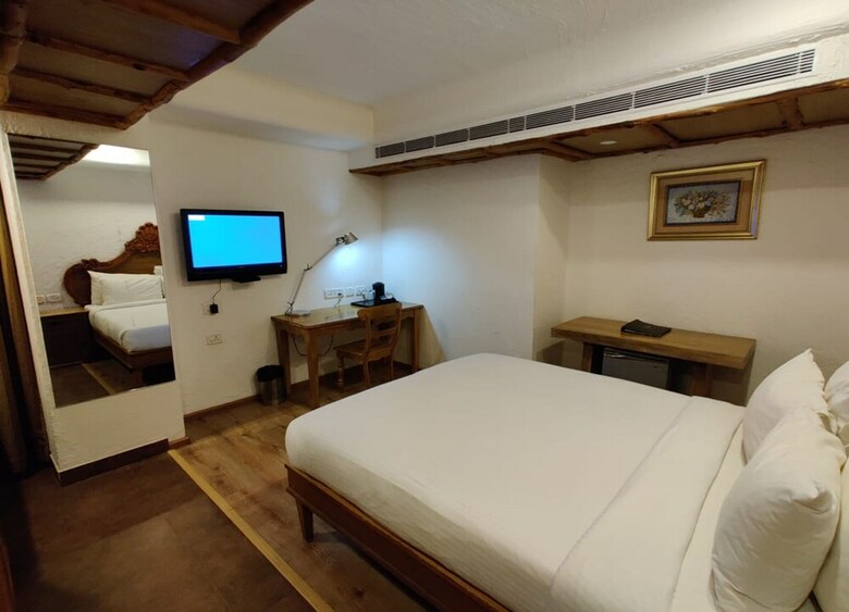 Hotel Shravanthi Sarovar Portico