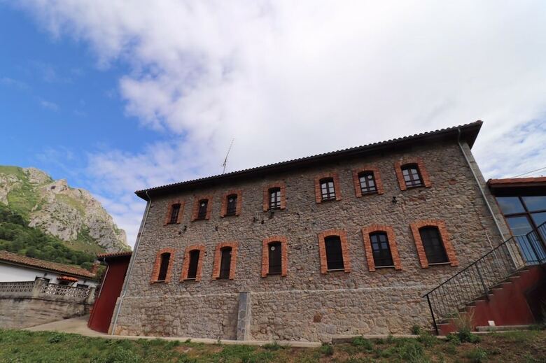 Hostal Albergue de Arrojo