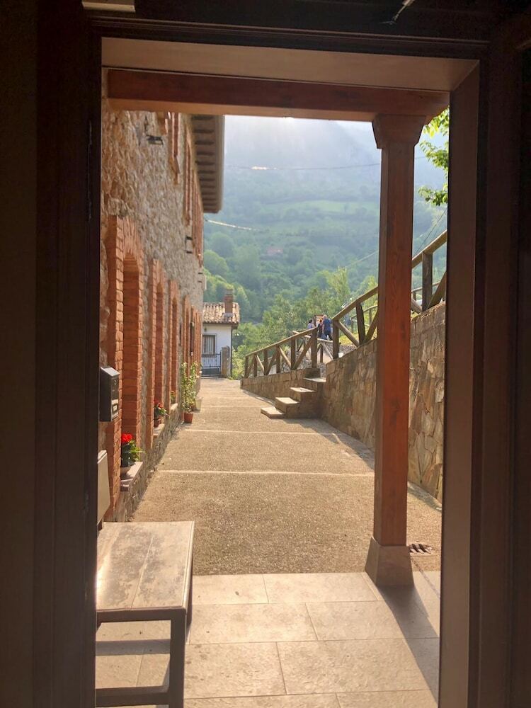 Hostal Albergue de Arrojo