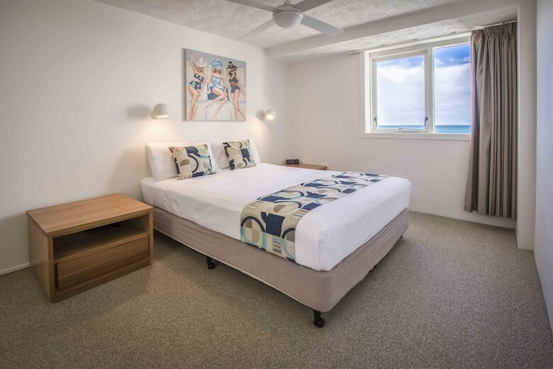 84 The Spit Holiday Apartments