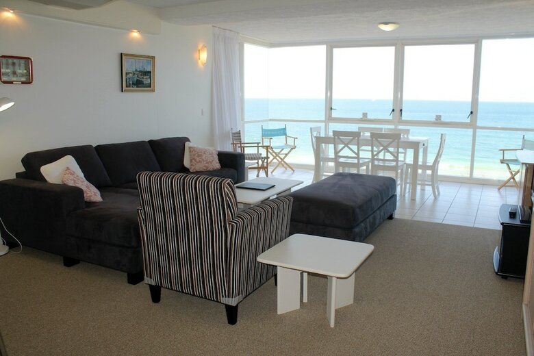 84 The Spit Holiday Apartments