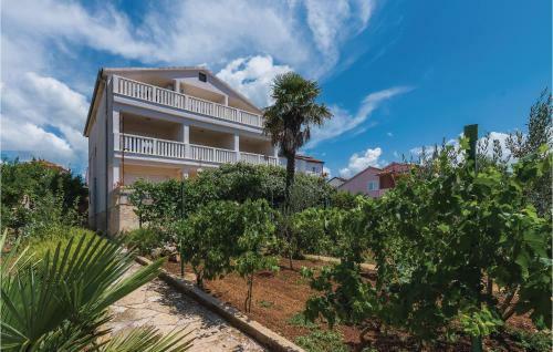 Two-bedroom Apartment In Pirovac