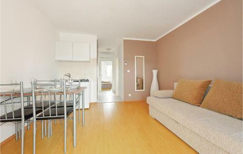 One-bedroom Apartment In Pirovac