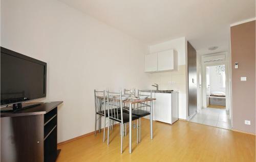 One-bedroom Apartment In Pirovac