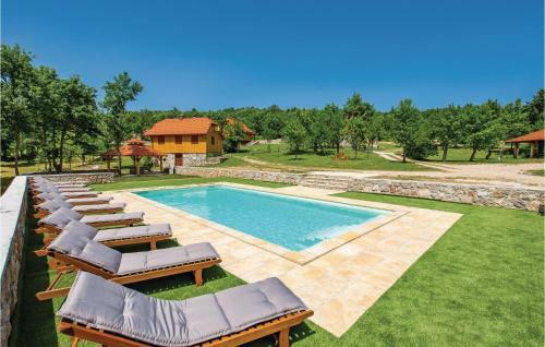 Two-bedroom Holiday Home In Perusic