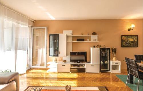 Two-bedroom Apartment In Ploce