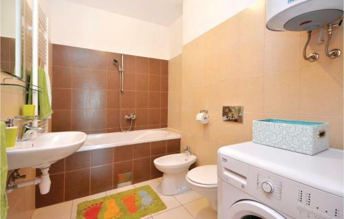 Two-bedroom Apartment In Podstrana