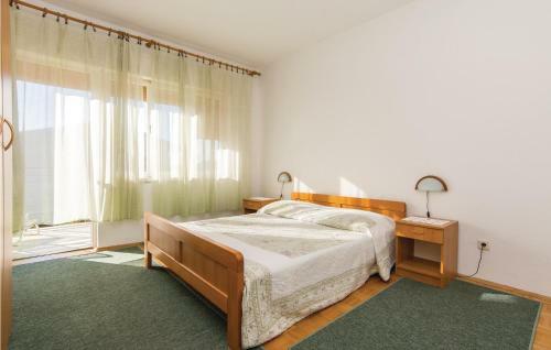 Four-bedroom Apartment In Pakostane
