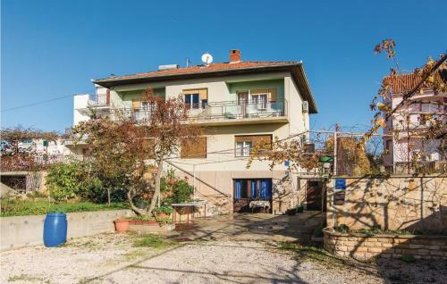 Four-bedroom Apartment In Pakostane