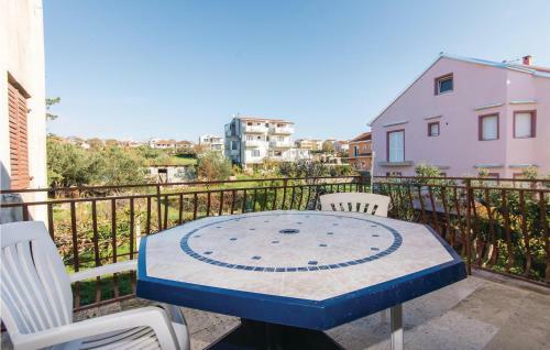 Four-bedroom Apartment In Pakostane