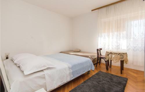 Four-bedroom Apartment In Pakostane
