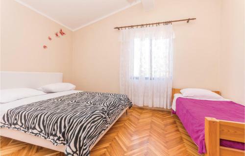 Two-bedroom Apartment In Pakostane