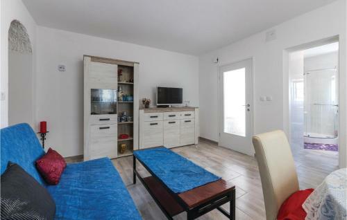 Two-bedroom Apartment In Peruski