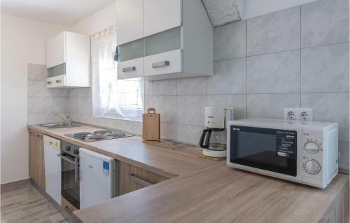 Two-bedroom Apartment In Peruski