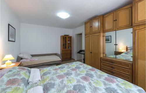 Two-bedroom Apartment In Peruski