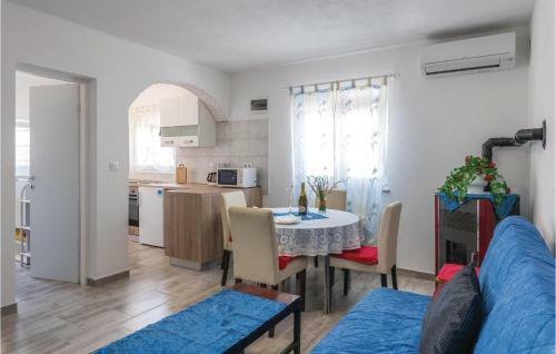 Two-bedroom Apartment In Peruski