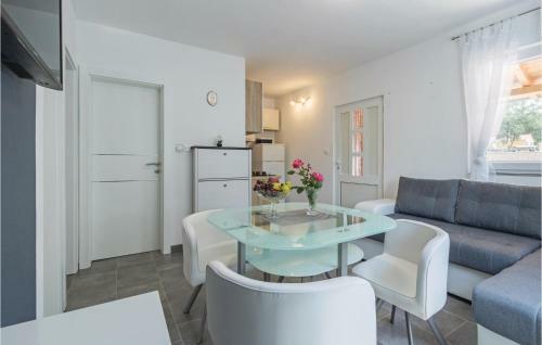 One-bedroom Apartment In Peroj