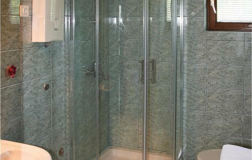 Two-bedroom Apartment In Ostrvica