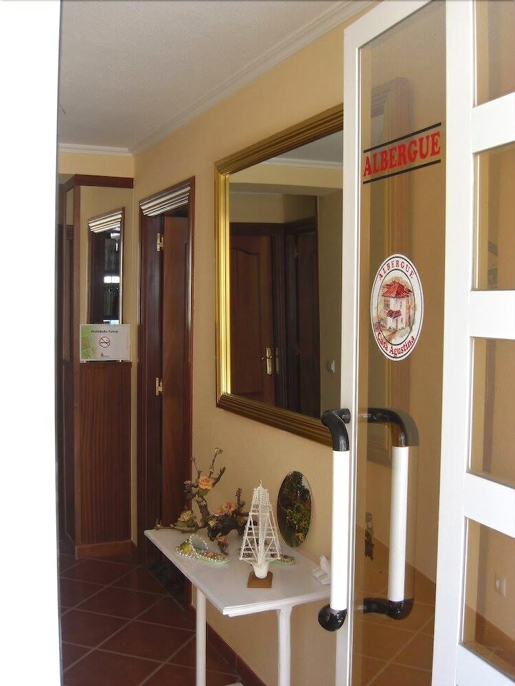 Hostal Albergue Agustina - Hostel