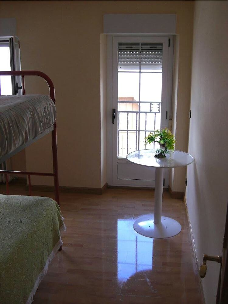 Hostal Albergue Agustina - Hostel