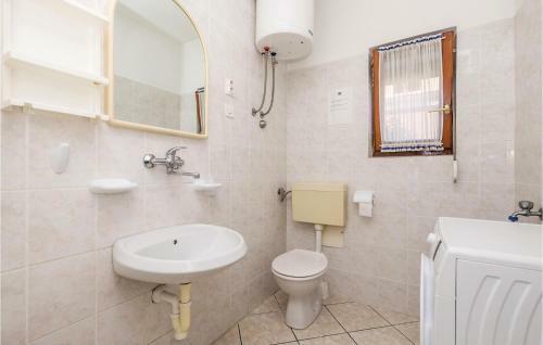 Three-bedroom Holiday Home In Pag