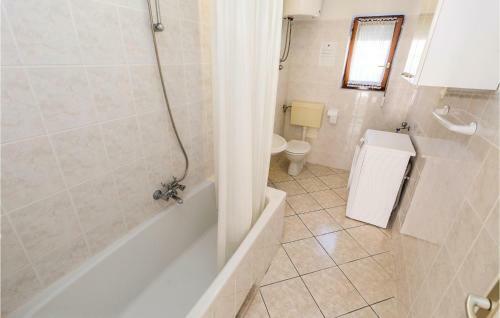 Three-bedroom Holiday Home In Pag